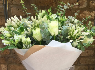 BEAUTIFUL SIMPLE LUXURY WHITE FLOWER BOUQUET