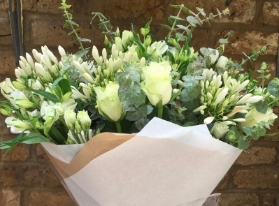 BEAUTIFUL SIMPLE LUXURY WHITE FLOWER BOUQUET
