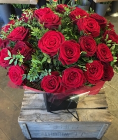 Valentine Luxury 18 Red Roses